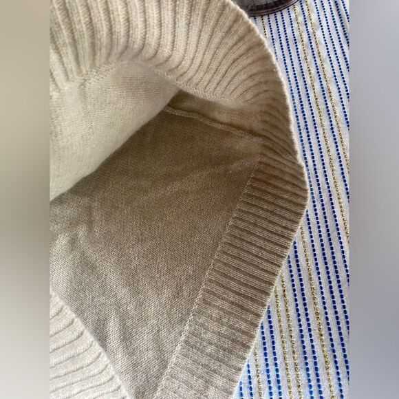 ❣️❣️❣️SOLD❣️❣️❣️❣️❣️SOLD❣️❣️❣️❣️Cashmere Seahorse Cardigan Brown - Picture 8 of 10